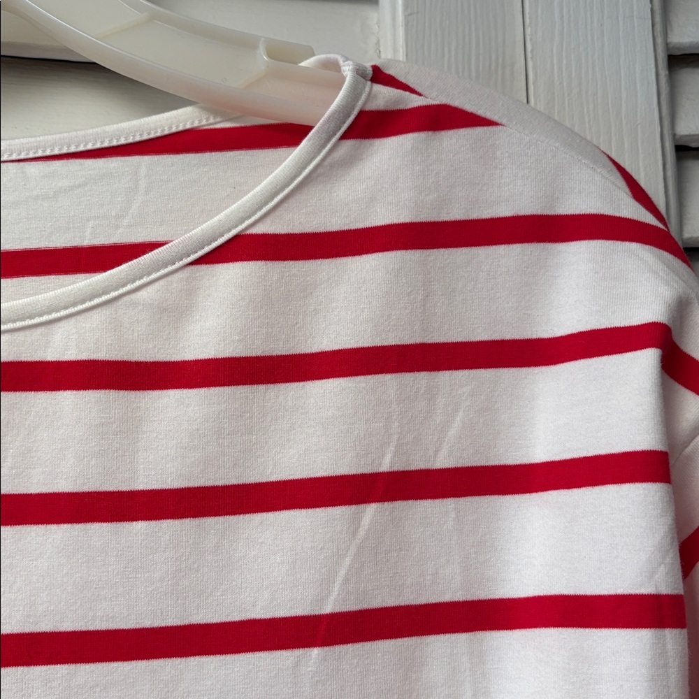 NWT LILYCOCO red and white tee. 95% Cotton and 5% Elastane. Sz S but can fit M.